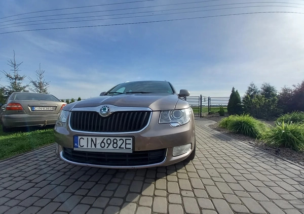 Skoda Superb cena 31900 przebieg: 278000, rok produkcji 2011 z Dzierżoniów małe 211